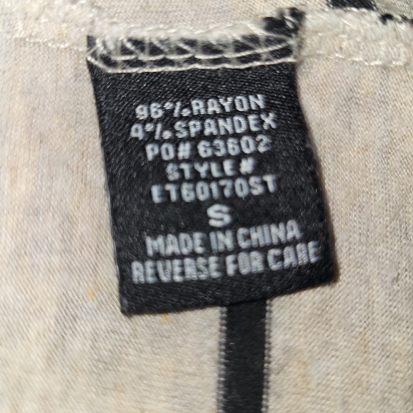 Cover Stitched Women's Top. Size Small.  Excellent Condition Pre-owned. - Picture 7 of 7